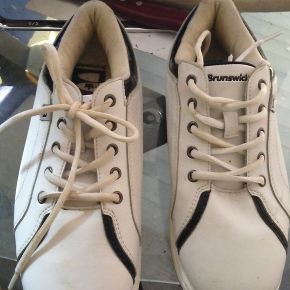Bowling Shoes - Picture 1 of 4